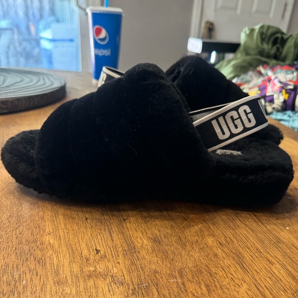 Black Ugg Fluff Yeah slides size 10 - Picture 6 of 7